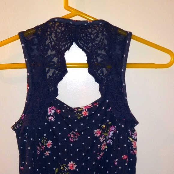 No boundaries Tank Top - Picture 4 of 4